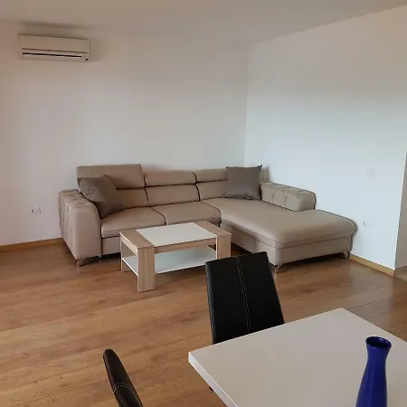 Red Wings Apartment