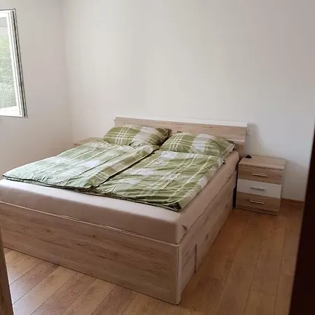 Apartment Red Wings